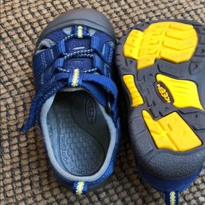 Toddler boy keen shoes size us 6
